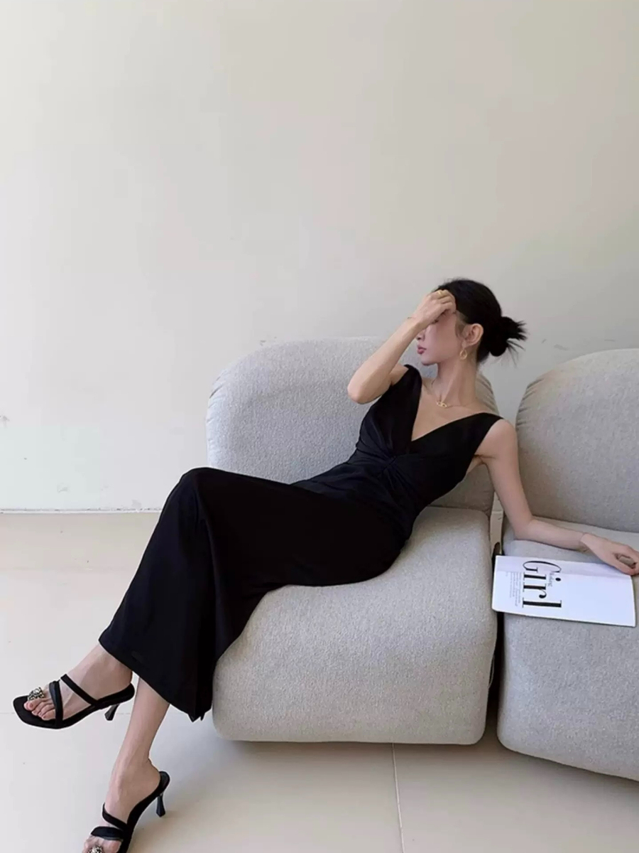 Yuhna V-Neck Maxi Dress