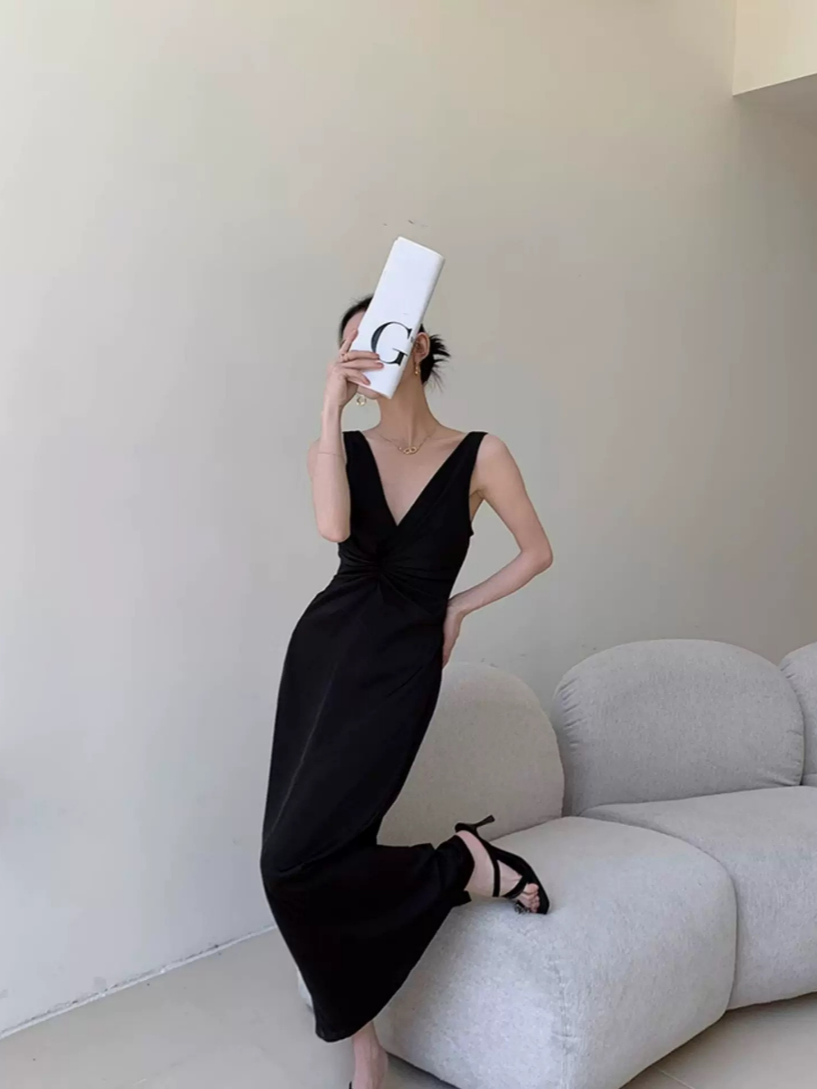 Yuhna V-Neck Maxi Dress