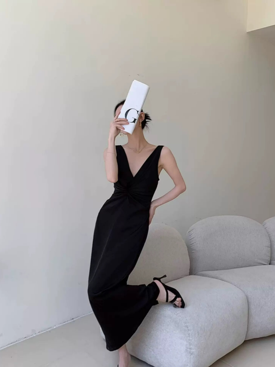 Yuhna V-Neck Maxi Dress