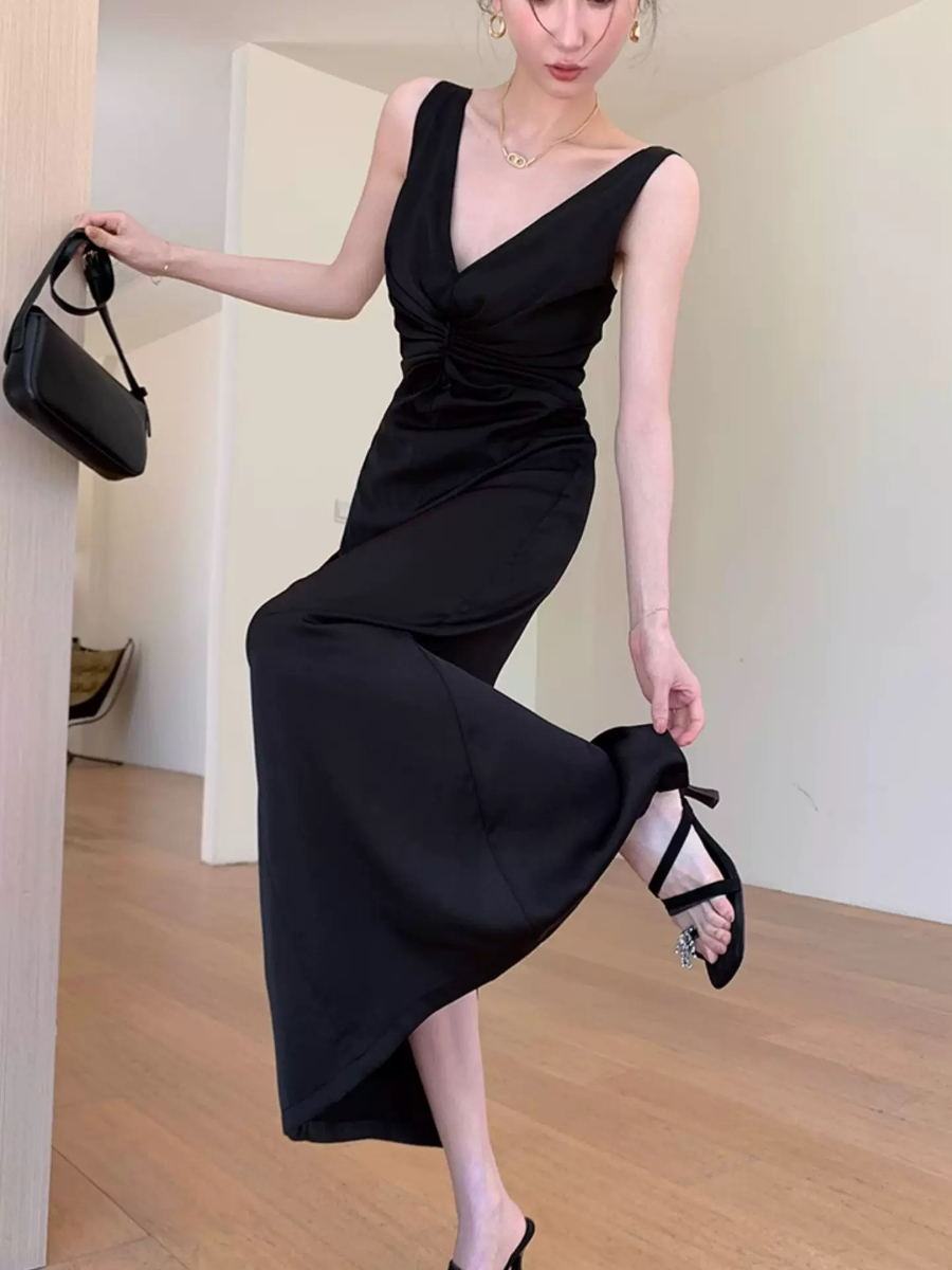 Yuhna V-Neck Maxi Dress