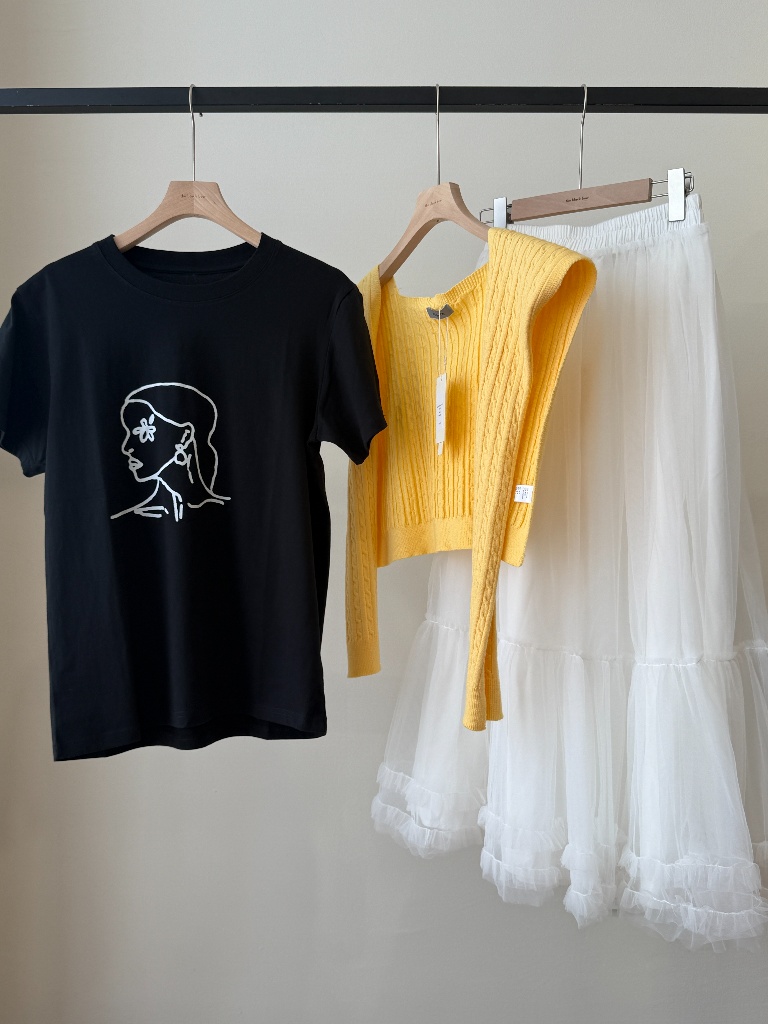 Vivian Graphic Tee