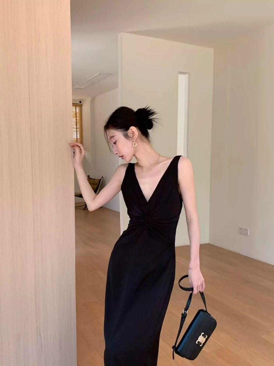 Yuhna V-Neck Maxi Dress