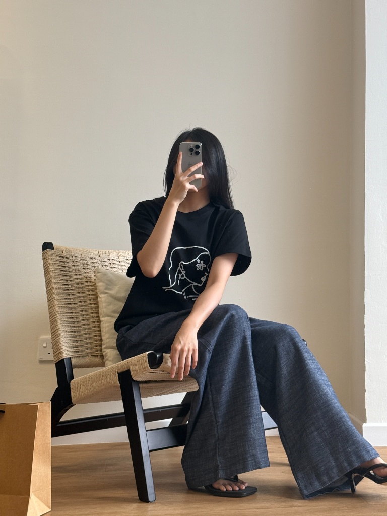 Vivian Graphic Tee