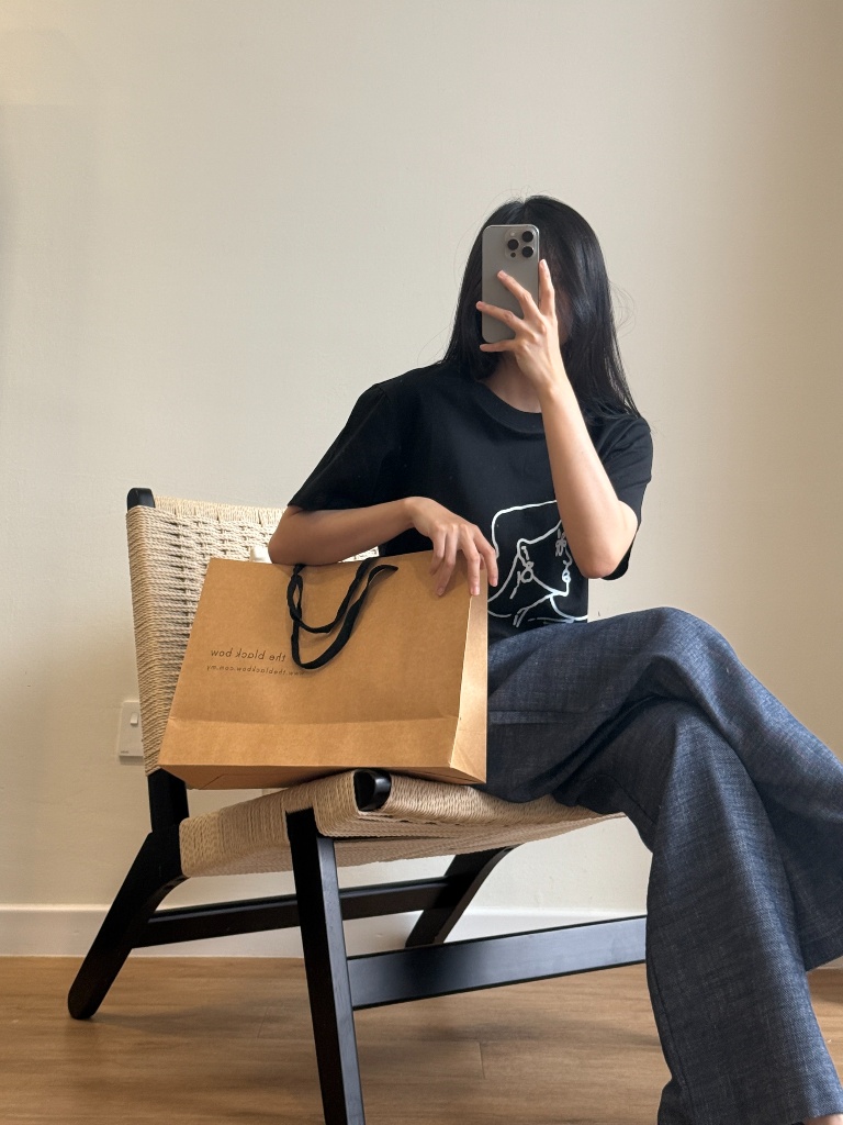 Vivian Graphic Tee