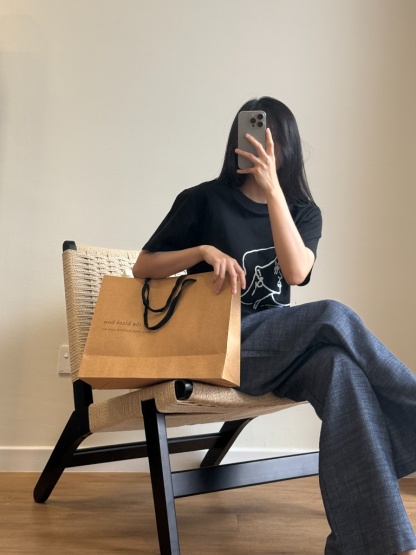 Vivian Graphic Tee