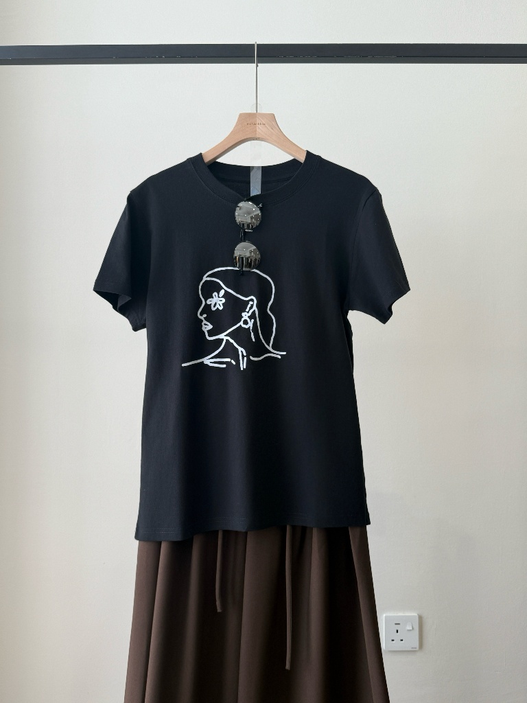 Vivian Graphic Tee