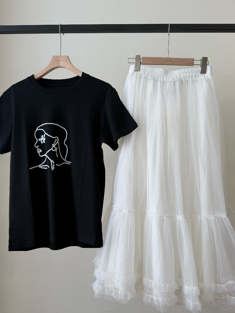 Vivian Graphic Tee