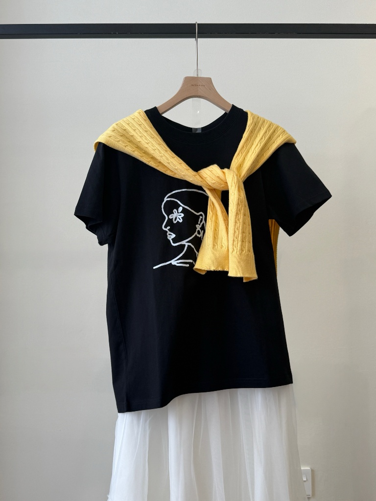 Vivian Graphic Tee