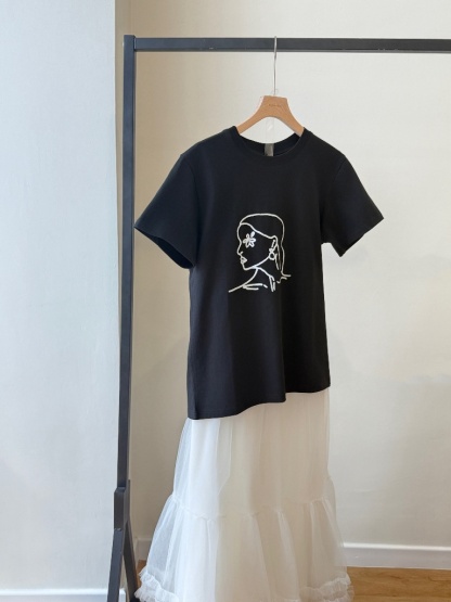 Vivian Graphic Tee