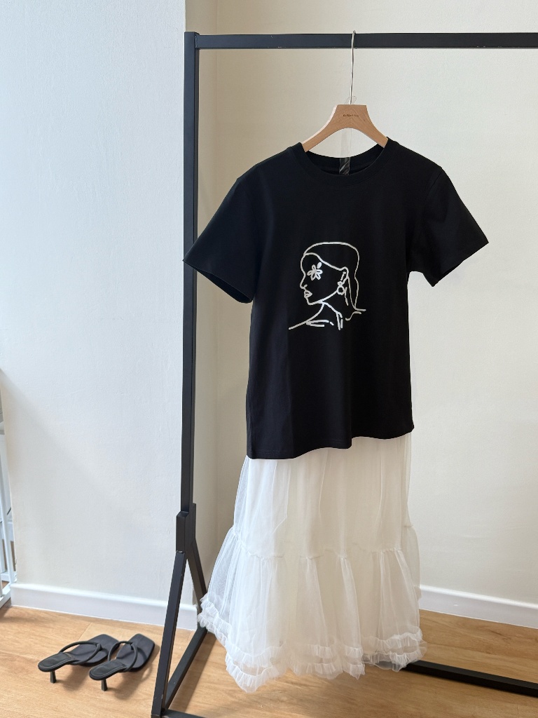 Vivian Graphic Tee