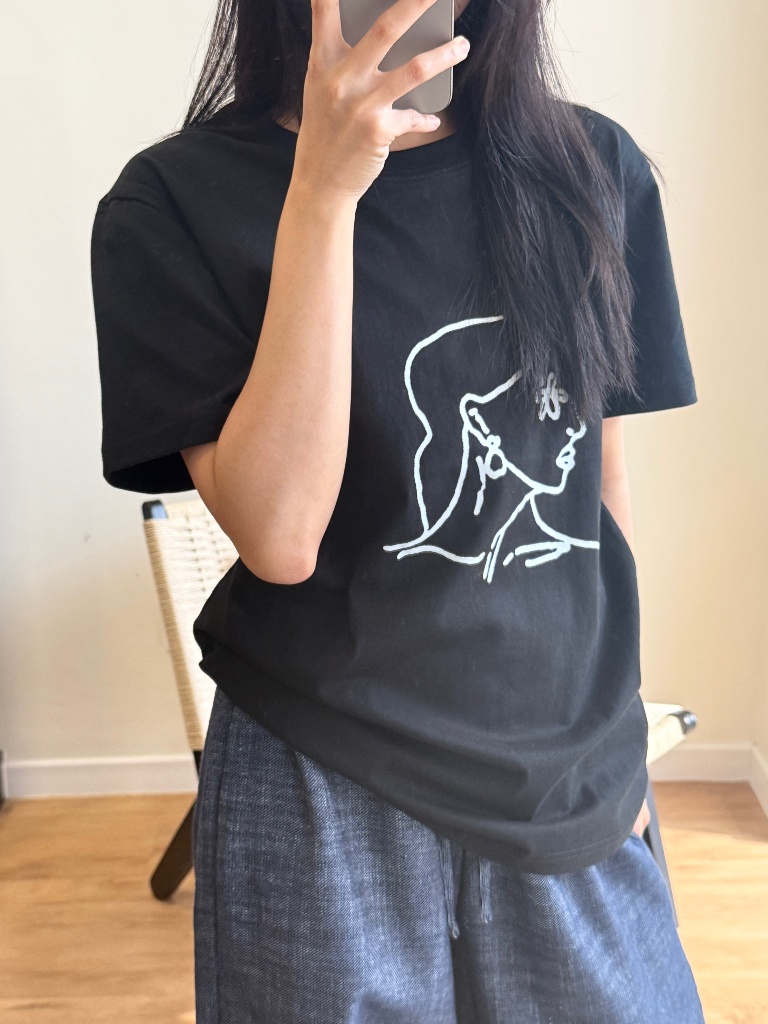 Vivian Graphic Tee