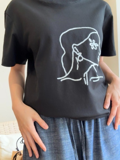 Vivian Graphic Tee