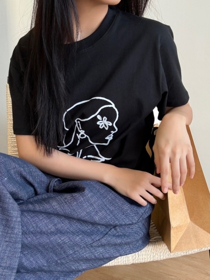 Vivian Graphic Tee