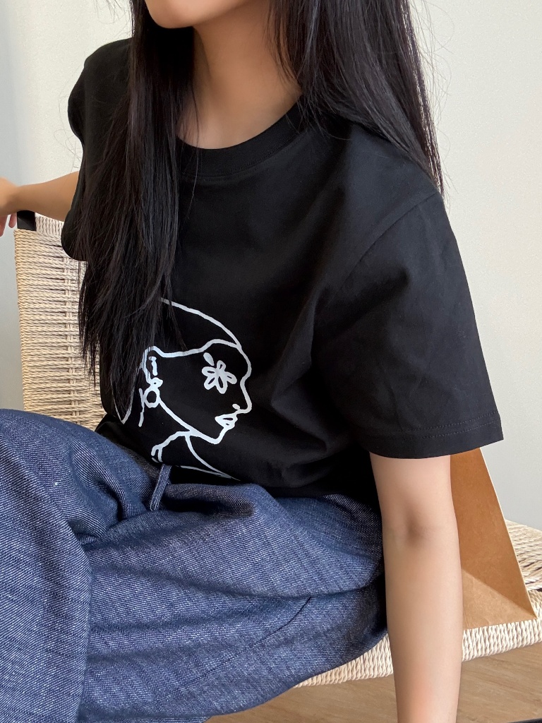 Vivian Graphic Tee
