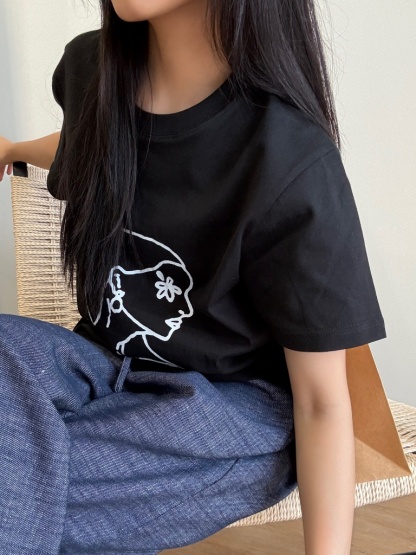 Vivian Graphic Tee