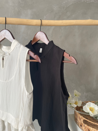 Hai Er Oriental Top with Back Peplum-The Black Bow-