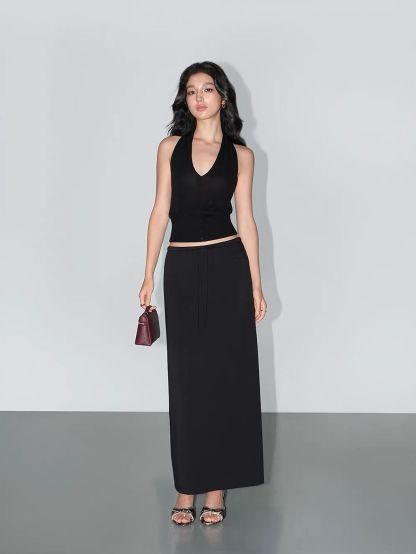 Vale Deep-V Neck halter Knit Top