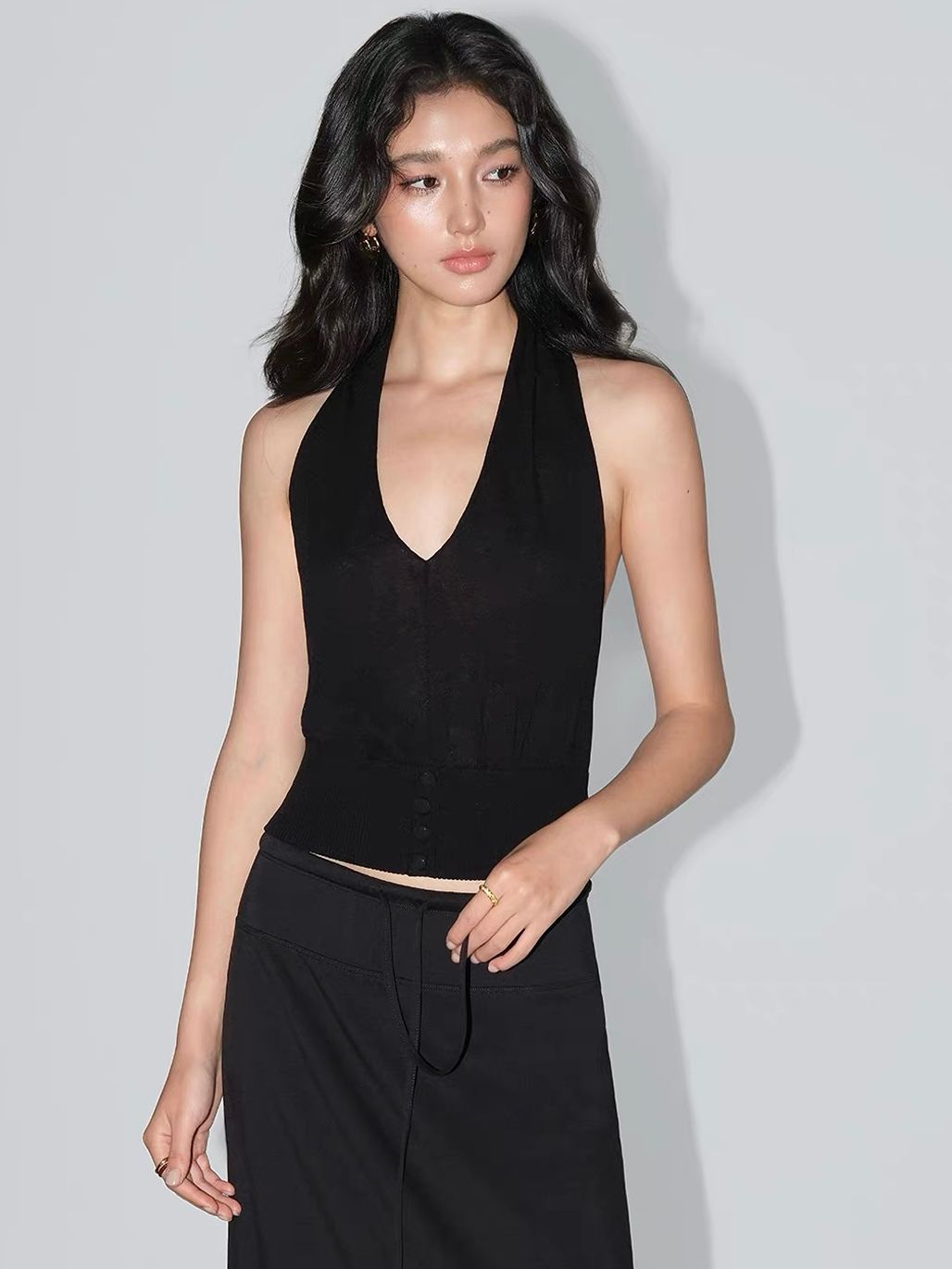 Vale Deep-V Neck halter Knit Top