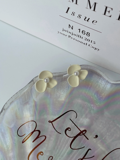 Hae-Hye Lil Flower Ear Studs-The Black Bow-