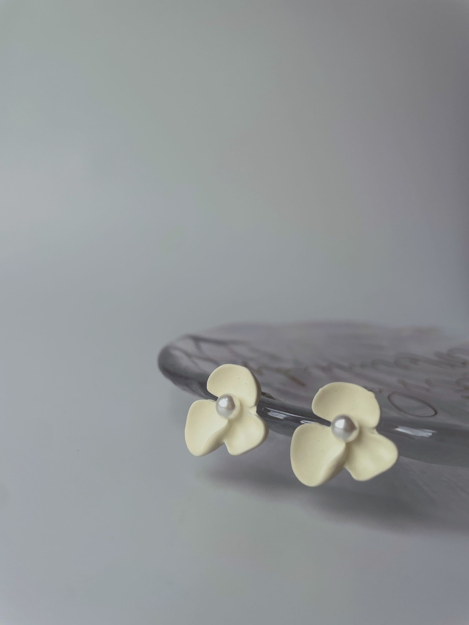 Hae-Hye Lil Flower Ear Studs-The Black Bow-