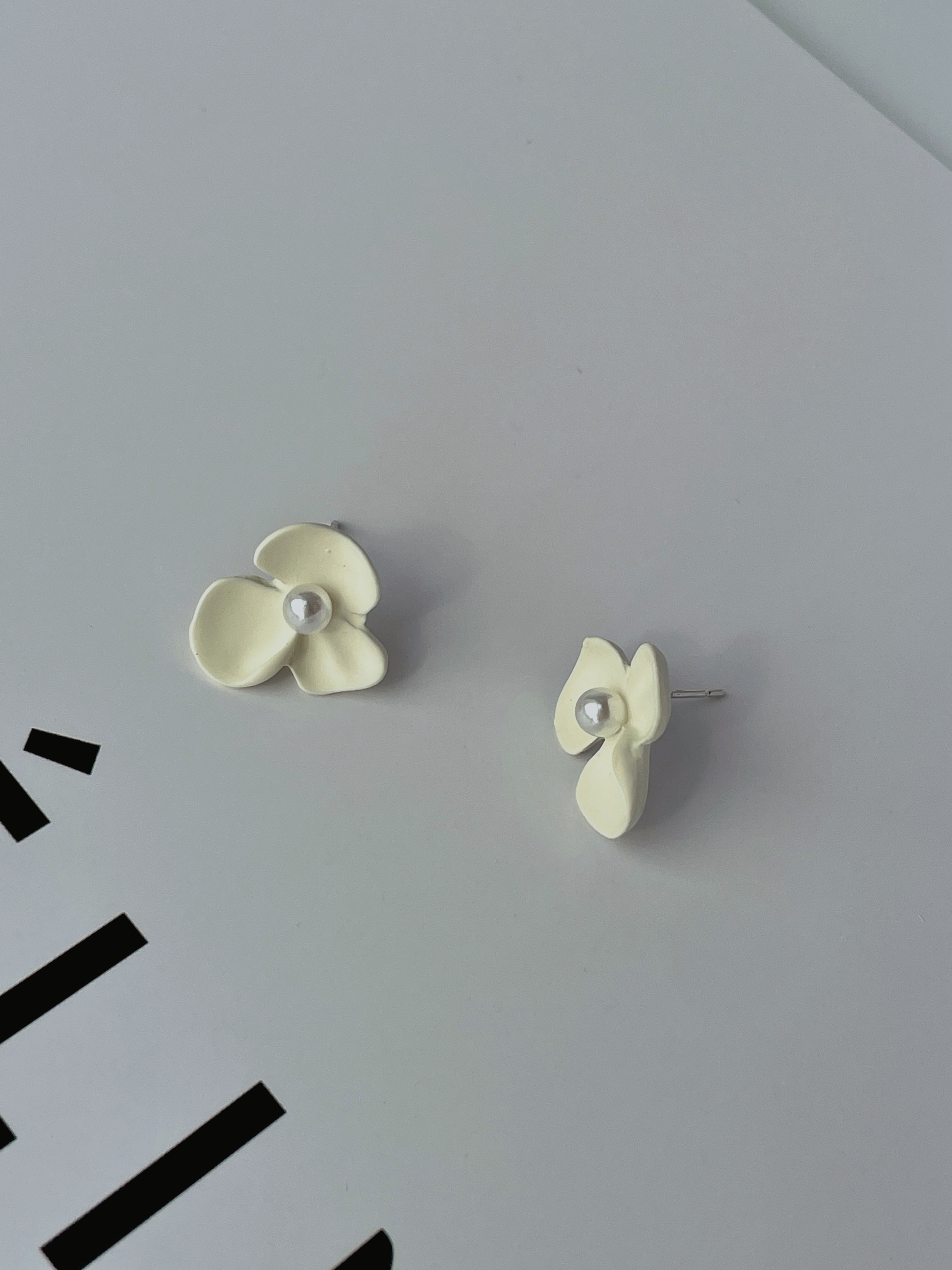 Hae-Hye Lil Flower Ear Studs-The Black Bow-