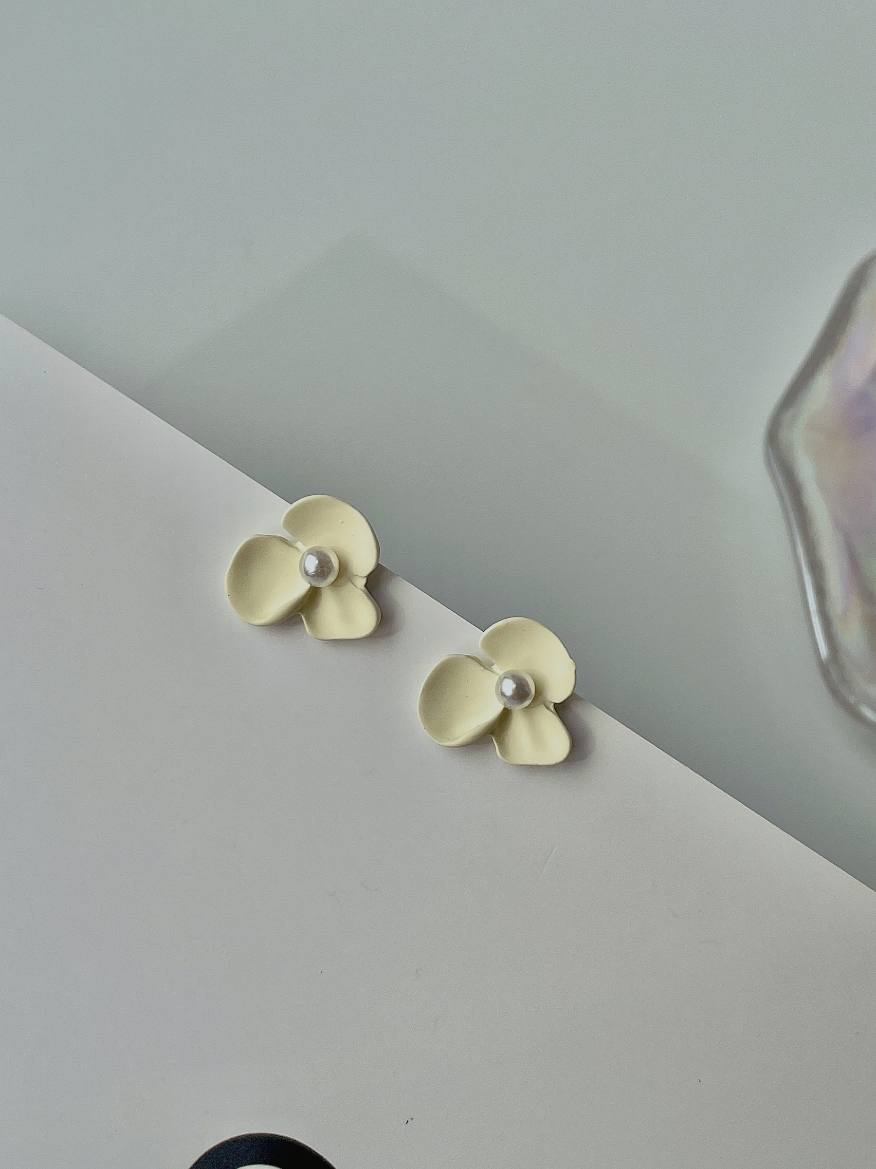 Hae-Hye Lil Flower Ear Studs-The Black Bow-