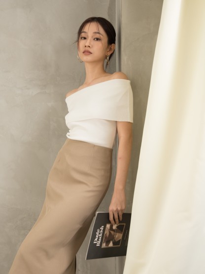 Gillette Back Slit OL Skirt (Discounted-S, M, L size)-The Black Bow-