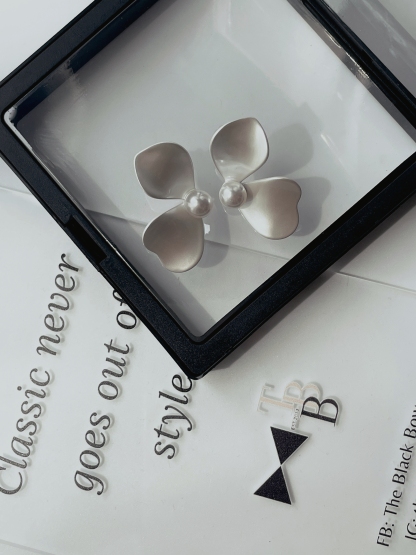 Sang-Hee Petal Ear Studs (Rejected)-The Black Bow-