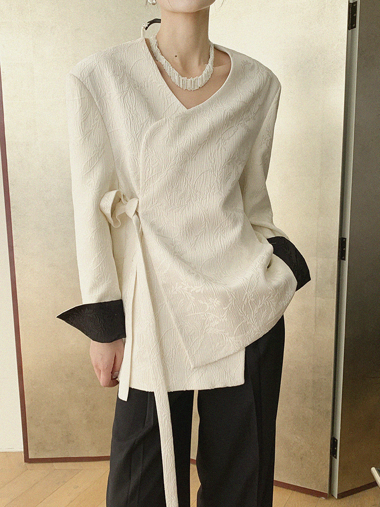 Ding Bai Color Binding Sleeve Padded Shoulder Oriental Jacket-The Black Bow-