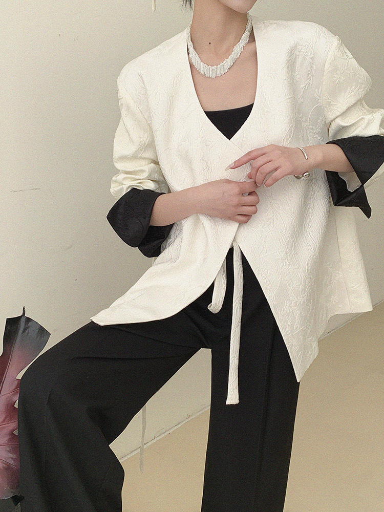 Ding Bai Color Binding Sleeve Padded Shoulder Oriental Jacket-The Black Bow-