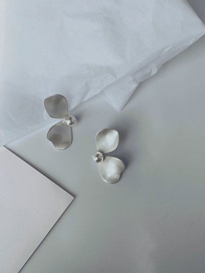 Sang-Hee Petal Ear Studs (Rejected)-The Black Bow-