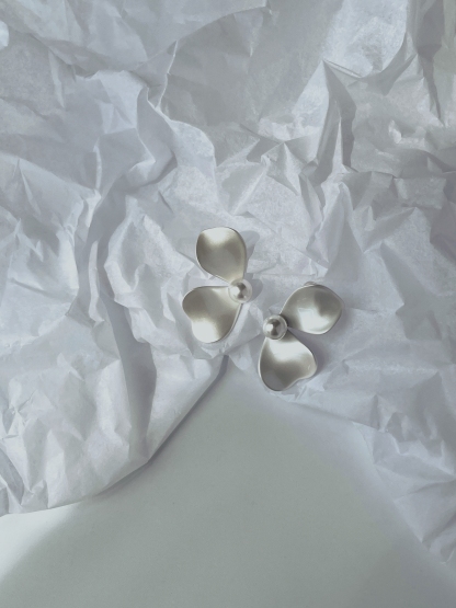 Sang-Hee Petal Ear Studs (Rejected)-The Black Bow-