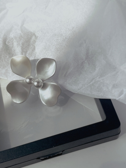 Sang-Hee Petal Ear Studs (Rejected)-The Black Bow-