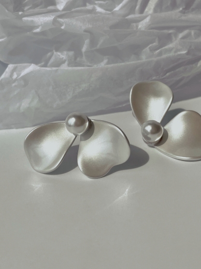 Sang-Hee Petal Ear Studs (Rejected)-The Black Bow-