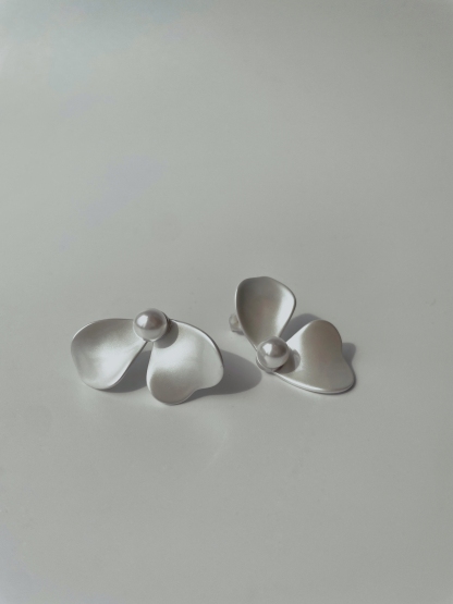 Sang-Hee Petal Ear Studs (Rejected)-The Black Bow-