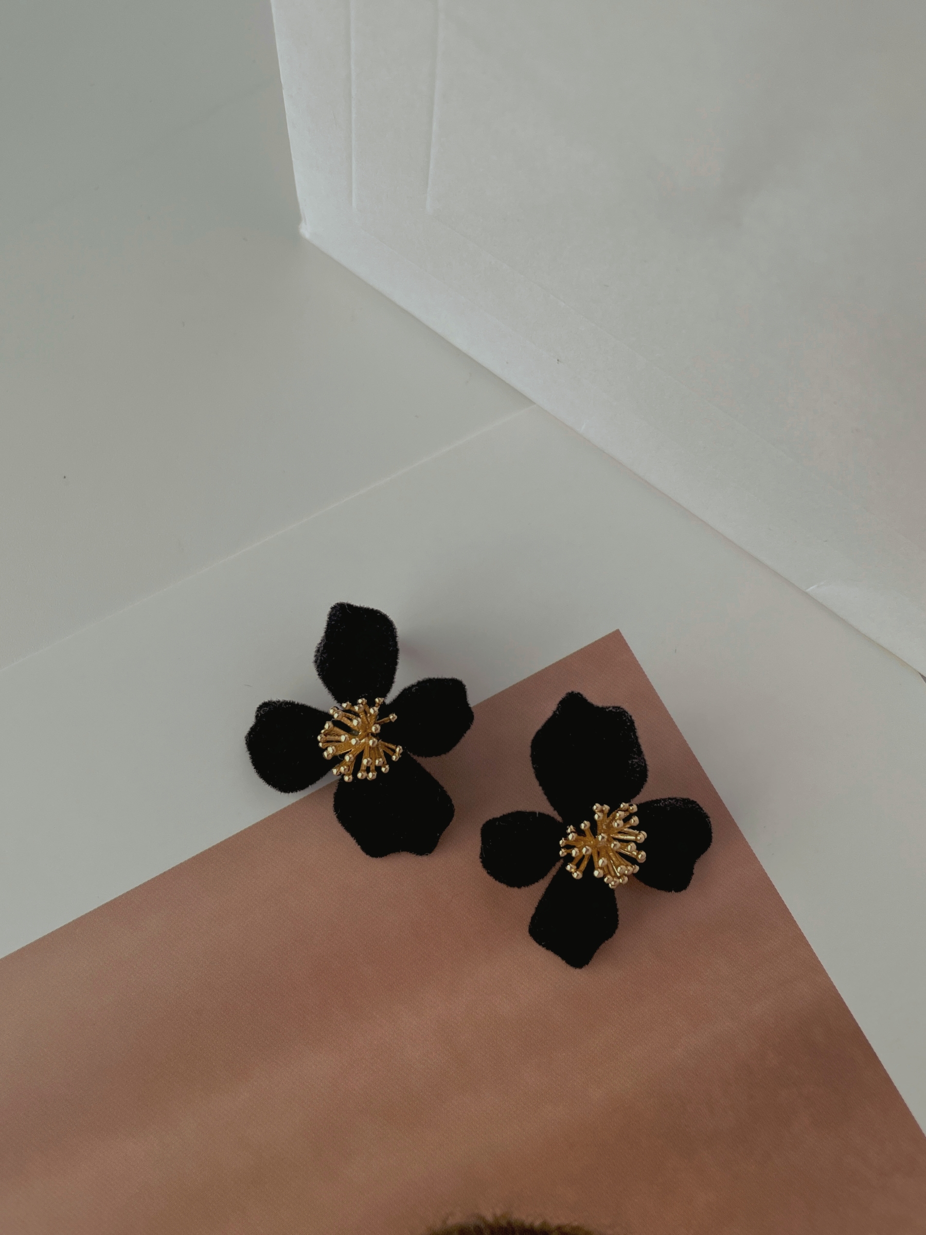 Eun-Seo Velvet Flower Ear Studs-The Black Bow-