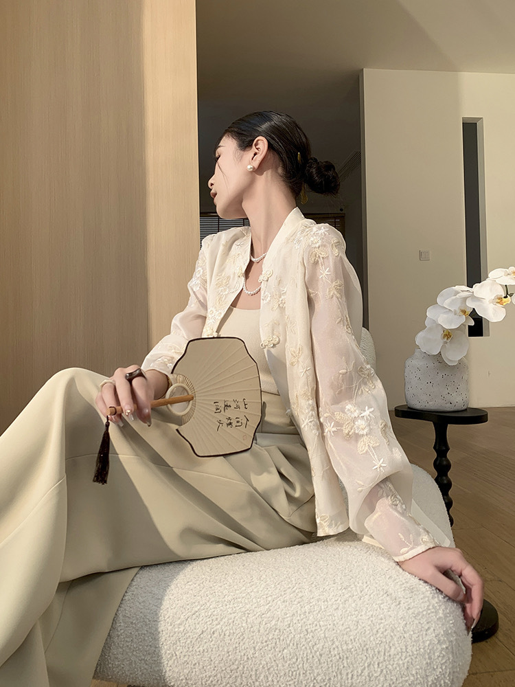 Ding Fen Embroidoded Oriental Top-The Black Bow-