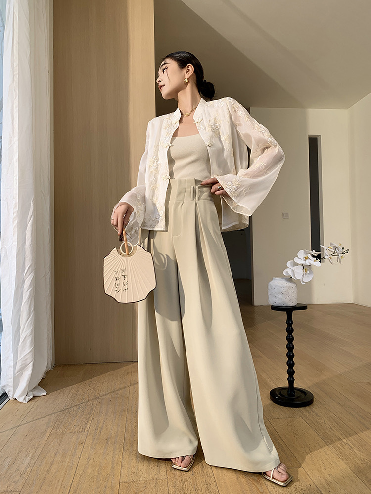 Ding Fen Embroidoded Oriental Top-The Black Bow-