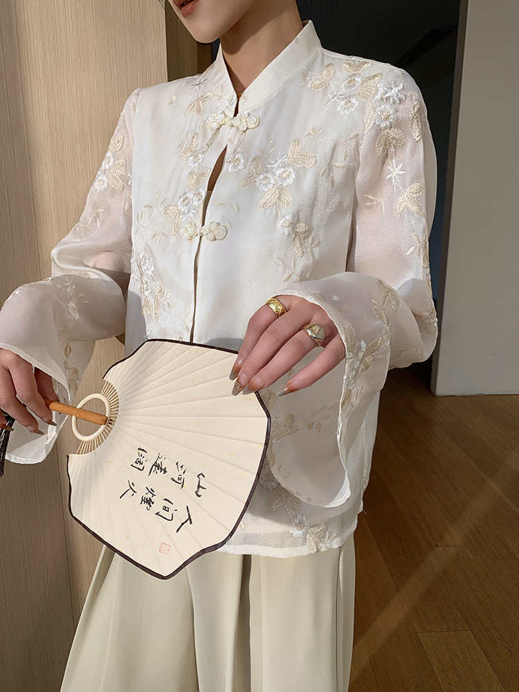 Ding Fen Embroidoded Oriental Top-The Black Bow-