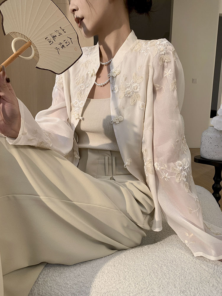 Ding Fen Embroidoded Oriental Top-The Black Bow-