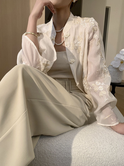 Ding Fen Embroidoded Oriental Top-The Black Bow-