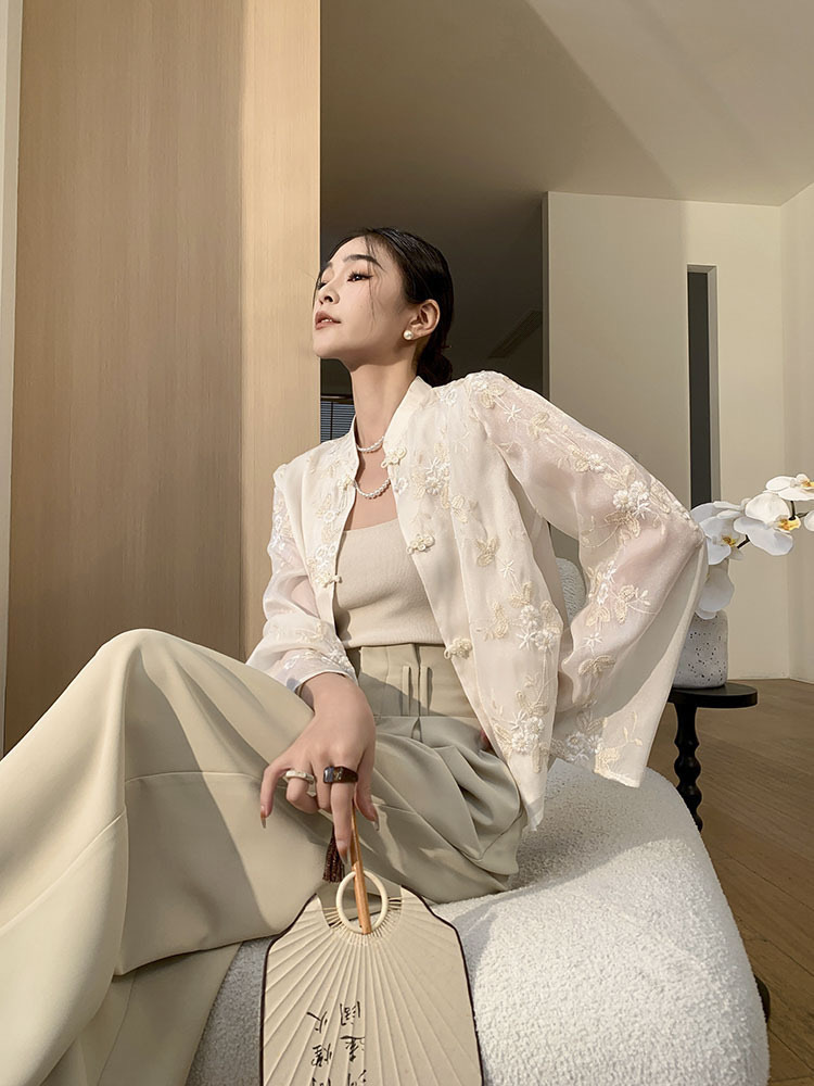 Ding Fen Embroidoded Oriental Top-The Black Bow-