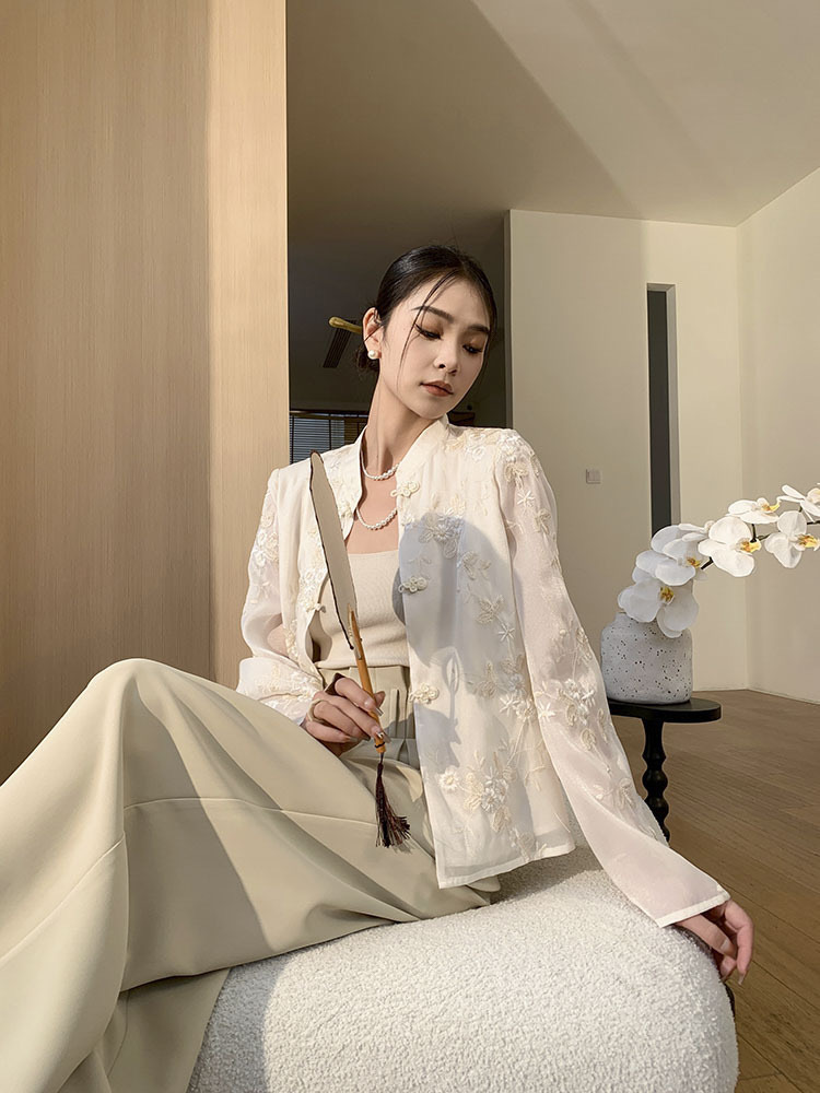 Ding Fen Embroidoded Oriental Top-The Black Bow-