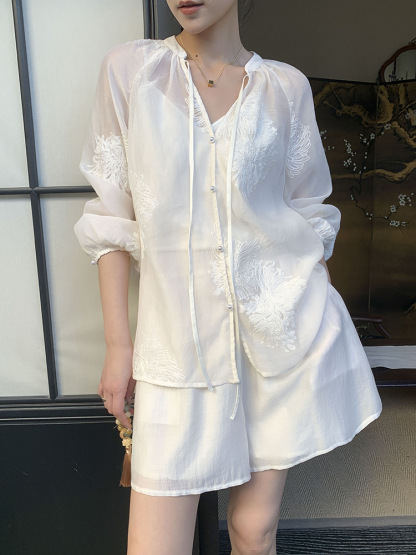 Ding Hua Graceful Embroided Shorts (Discounted-M Size)-The Black Bow-