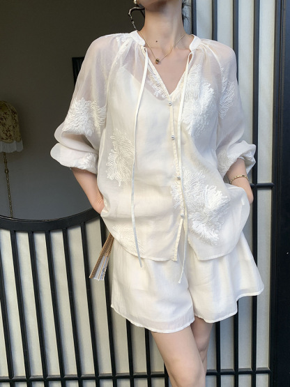 Ding Hua Graceful Embroided Shorts (Discounted-M Size)-The Black Bow-