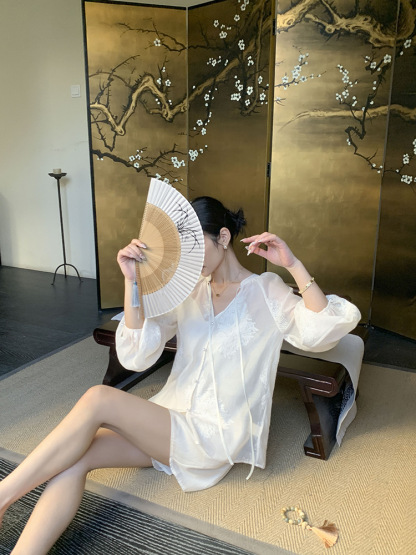 Ding Hua Graceful Embroided Shorts (Discounted-M Size)-The Black Bow-