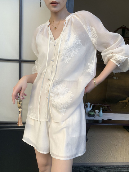 Ding Hua Graceful Embroided Shorts (Discounted-M Size)-The Black Bow-