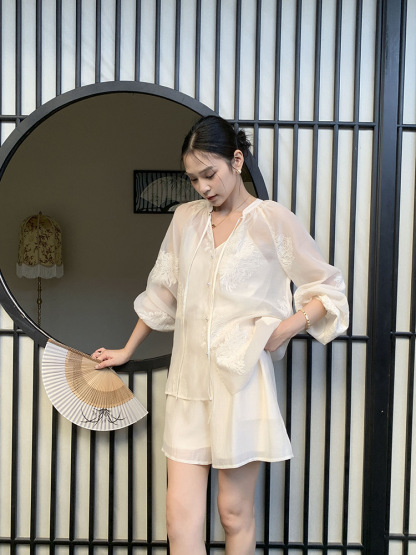 Ding Hua Graceful Embroided Shorts (Discounted-M Size)-The Black Bow-