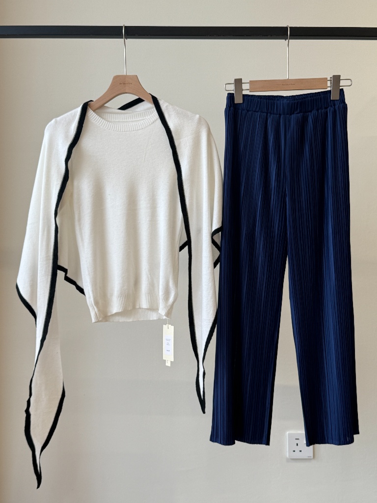Laya Pleated Flowy Pants (Discounted-Free size)