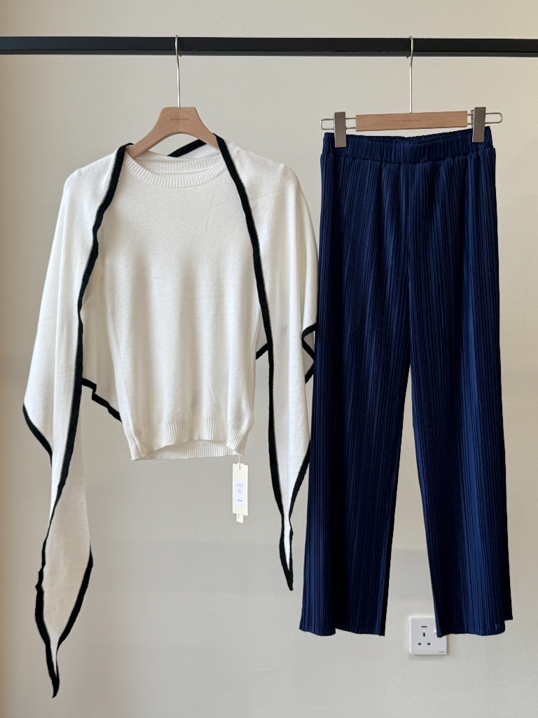 Laya Pleated Flowy Pants (Discounted-Free size)